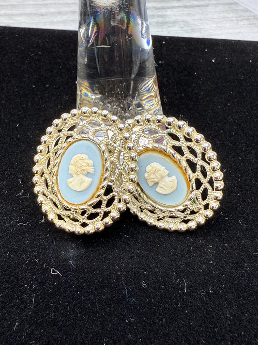 Vintage Sarah Coventry Cameo Clip-On Earrings #79