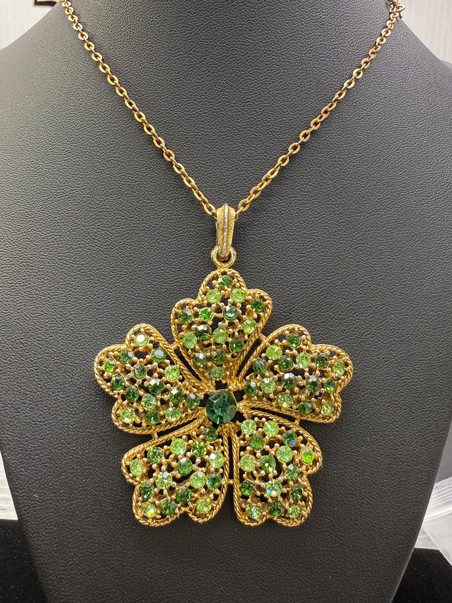 Vintage Uranium Glass Pendant and Gold Tone necklace #21